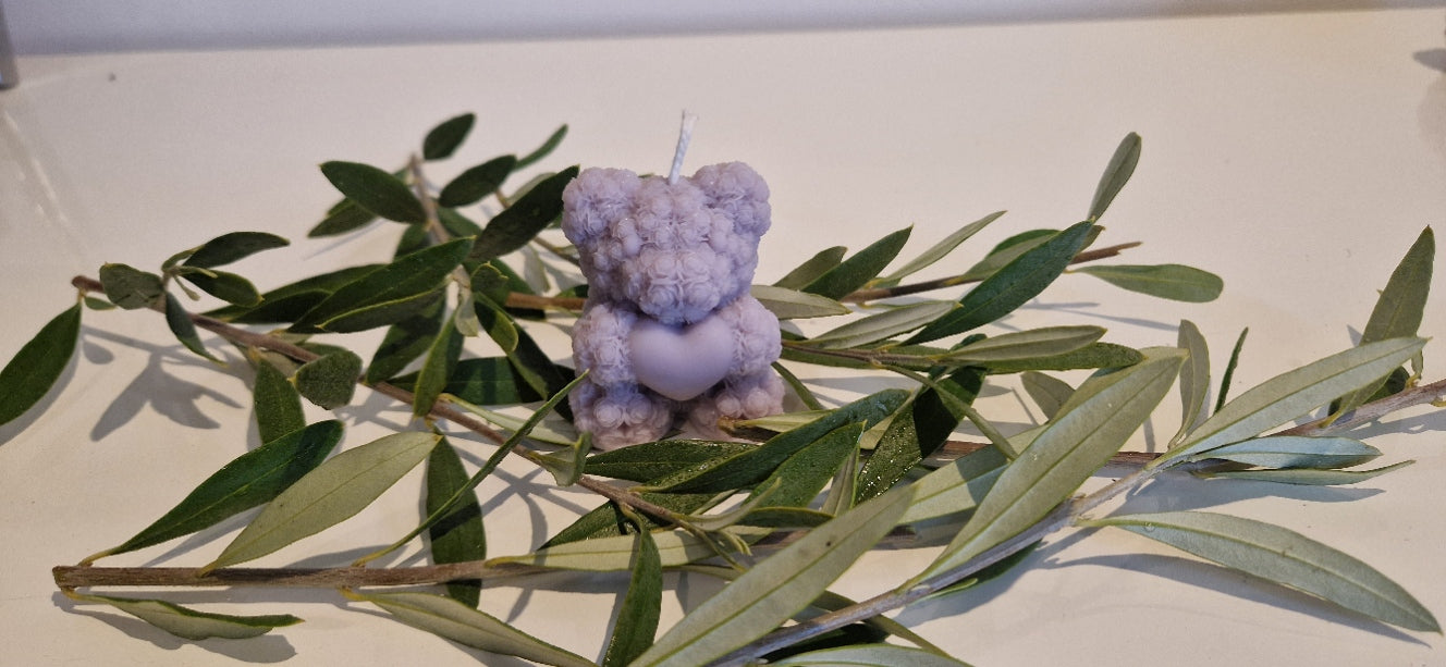 Bougie ourson cœur en cire d’olive – Cadeau tendre et écologique