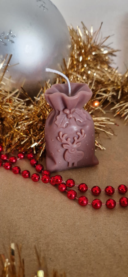 Bougie artisanale « Sac à Cadeaux » – Cire d’olive & mèche coton – Parfum de Grasse