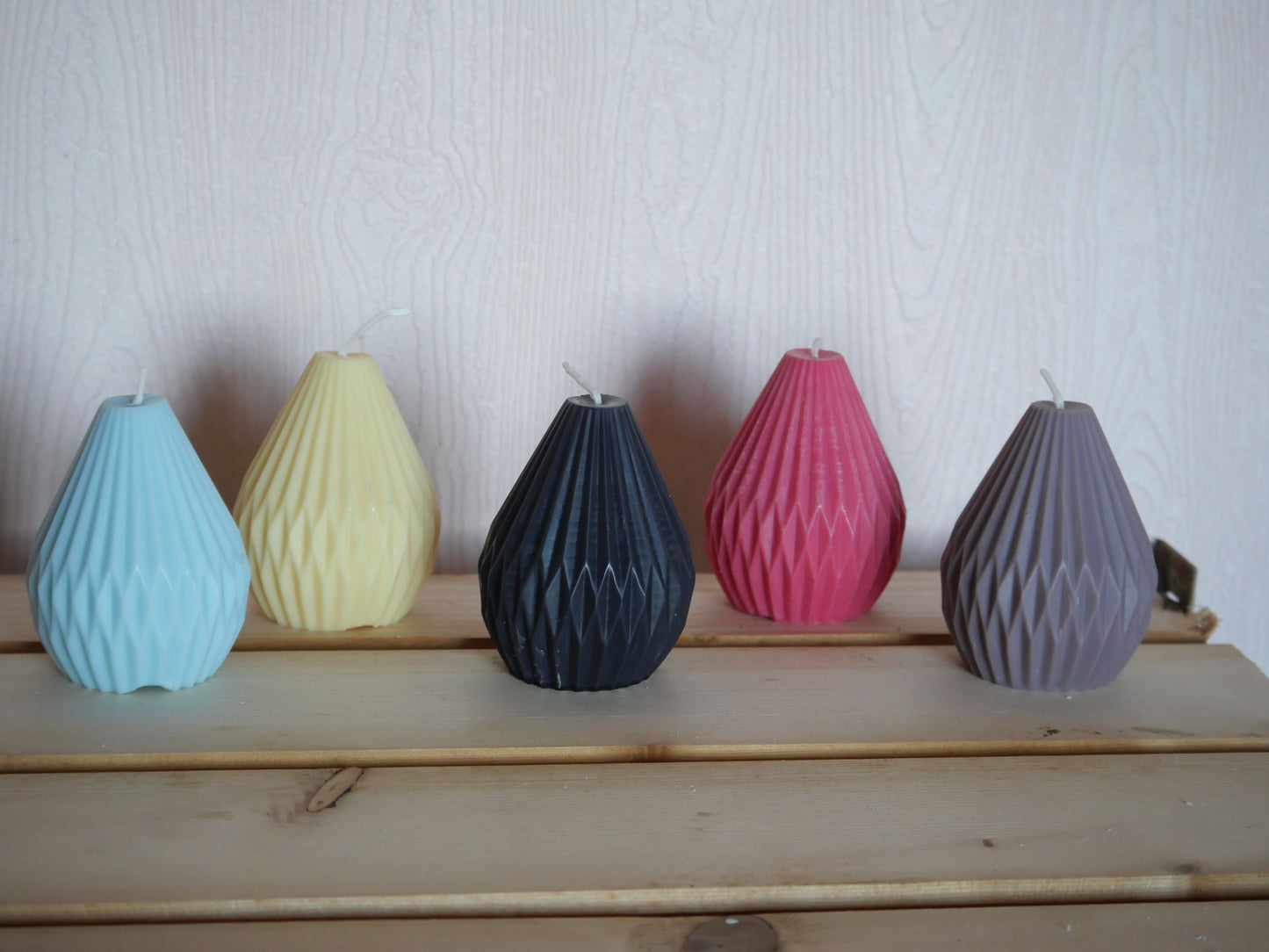 Bougie Artisanale "Prisme Nocturne" – Élégance Géométrique & Mystère