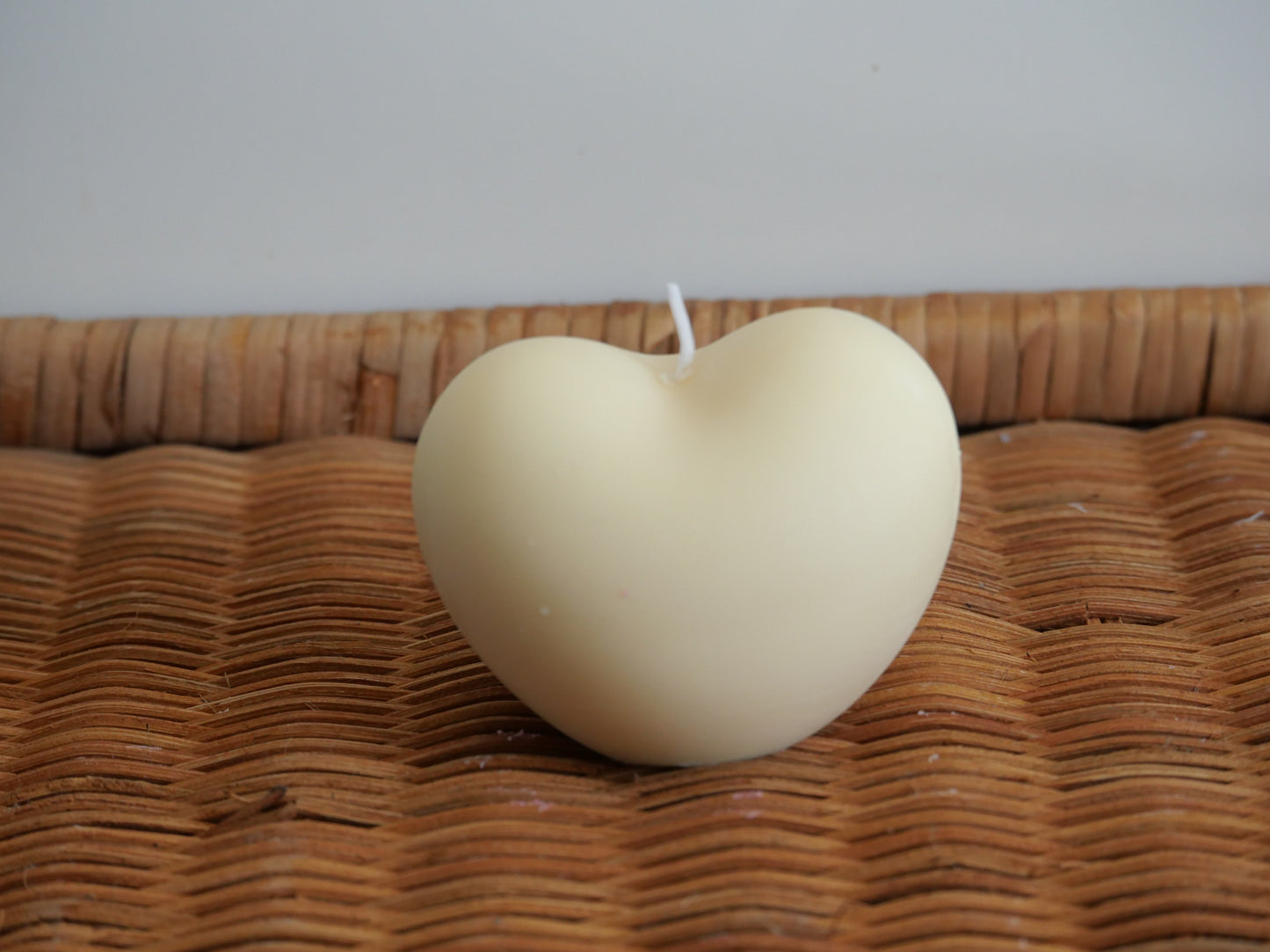 Bougie Artisanale L'Amours – Parfum Élégant & Romantique