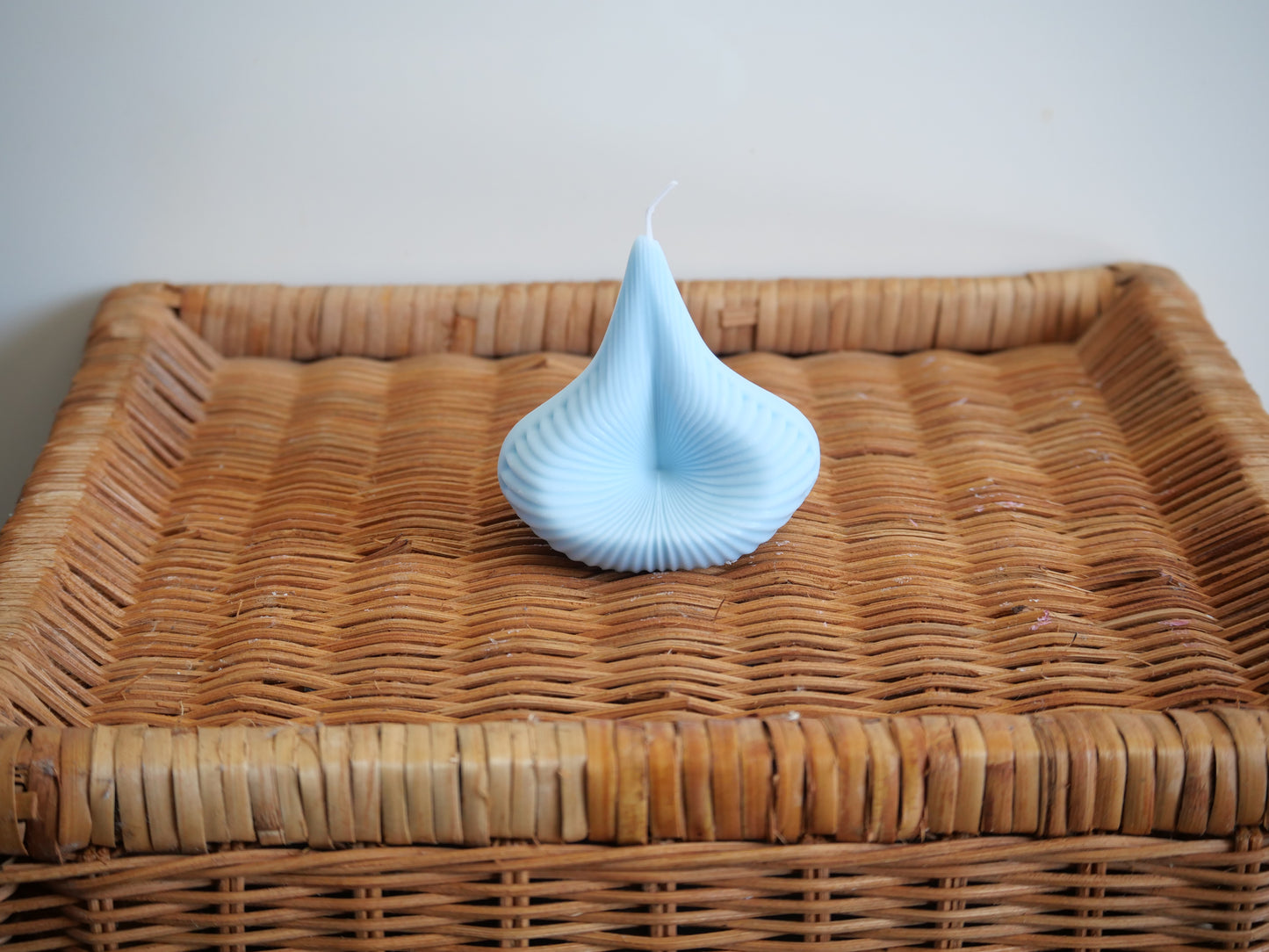 Bougie Artisanale "Incendia" – Flamme Sculpturale & Élégance Mystérieuse