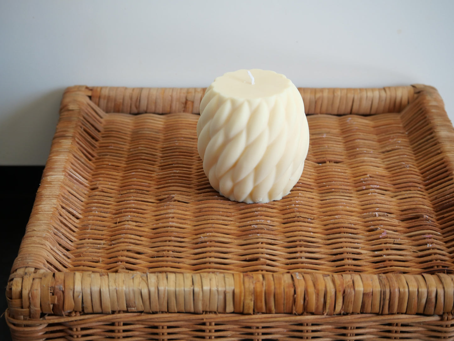 Nœud de Lumière – Bougie Tressée Design & Ambiance Chic